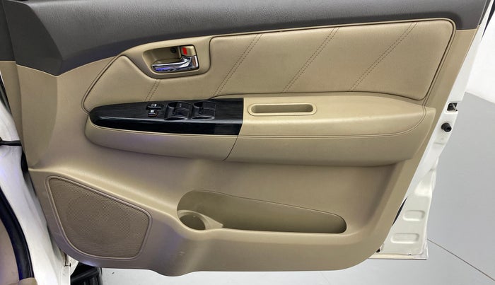 2012 Toyota Fortuner 3.0 MT 4X4, Diesel, Manual, 1,85,354 km, Driver Side Door Panels Control