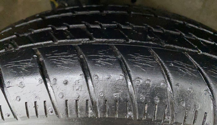 2017 Maruti Celerio ZXI D, Petrol, Manual, 16,596 km, Left Front Tyre Tread