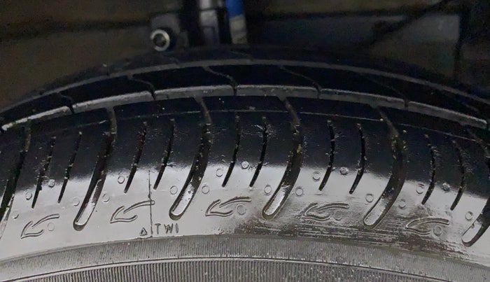 2018 Maruti Ciaz DELTA 1.5 SHVS MT PETROL, Petrol, Manual, 64,486 km, Right Front Tyre Tread