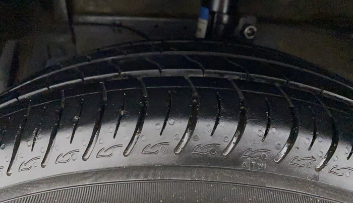 2018 Maruti Ciaz DELTA 1.5 SHVS MT PETROL, Petrol, Manual, 64,486 km, Left Front Tyre Tread