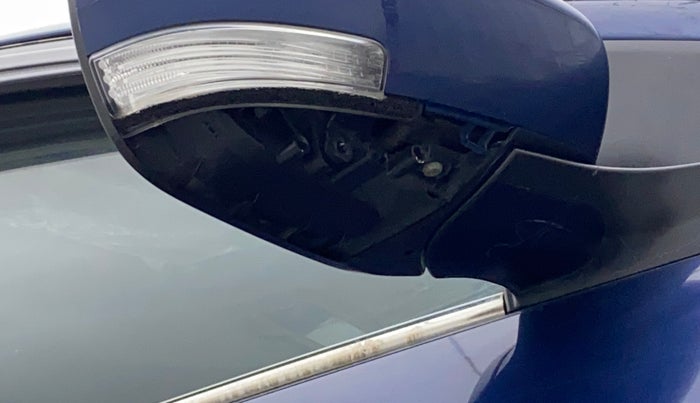 2018 Maruti Ciaz DELTA 1.5 SHVS MT PETROL, Petrol, Manual, 64,538 km, Right rear-view mirror - Cover has minor damage