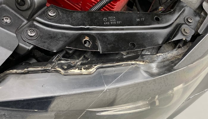 2012 Volkswagen Polo HIGHLINE1.2L DIESEL, Diesel, Manual, 85,034 km, Left headlight - Clamp has minor damage