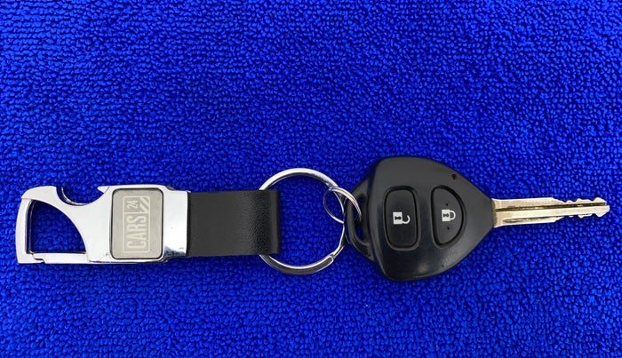 2014 Toyota Innova 2.5 GX 7 STR LIMITED EDITION, Diesel, Manual, 85,512 km, Key Close Up