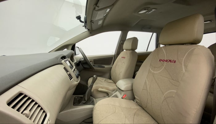 2014 Toyota Innova 2.5 GX 7 STR LIMITED EDITION, Diesel, Manual, 85,512 km, Right Side Front Door Cabin