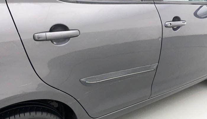 2015 Maruti Swift VXI, Petrol, Manual, 73,246 km, Right rear door - Slightly dented