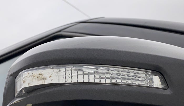 2015 Maruti Swift VXI, Petrol, Manual, 73,246 km, Right rear-view mirror - Indicator light has minor damage
