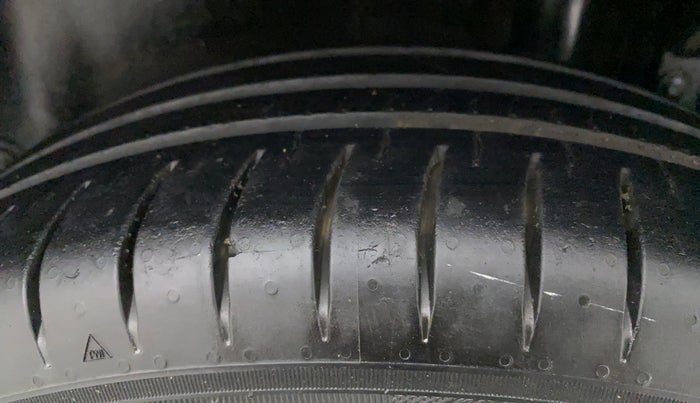 2015 Maruti Swift VXI, Petrol, Manual, 73,246 km, Left Rear Tyre Tread