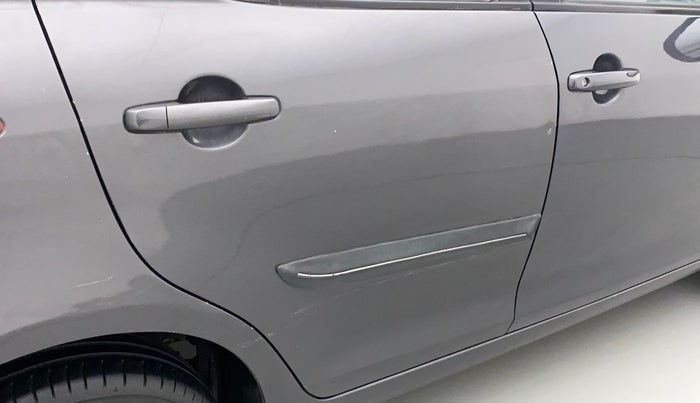 2015 Maruti Swift VXI, Petrol, Manual, 73,246 km, Right rear door - Minor scratches