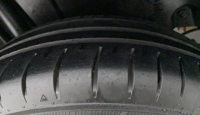 2015 Maruti Swift VXI, Petrol, Manual, 73,246 km, Right Rear Tyre Tread