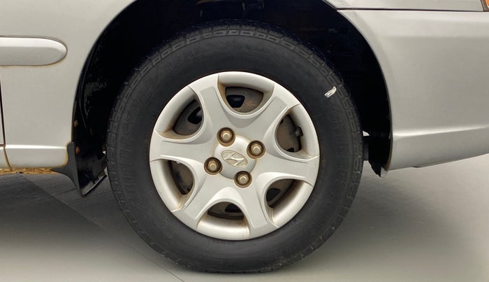 2010 Hyundai Accent EXECUTIVE GLE, Petrol, Manual, 33,370 km, Right Front Wheel