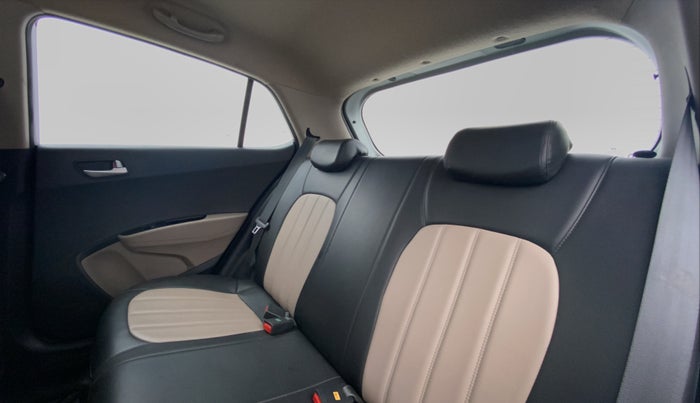 2015 Hyundai Grand i10 ASTA 1.2 AT VTVT, Petrol, Automatic, 41,527 km, Right Side Door Cabin View