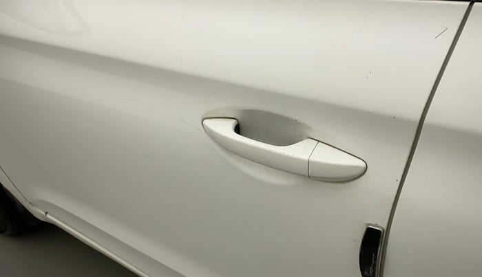 2020 Hyundai Elite i20 MAGNA PLUS 1.2, Petrol, Manual, 44,217 km, Front passenger door - Minor scratches