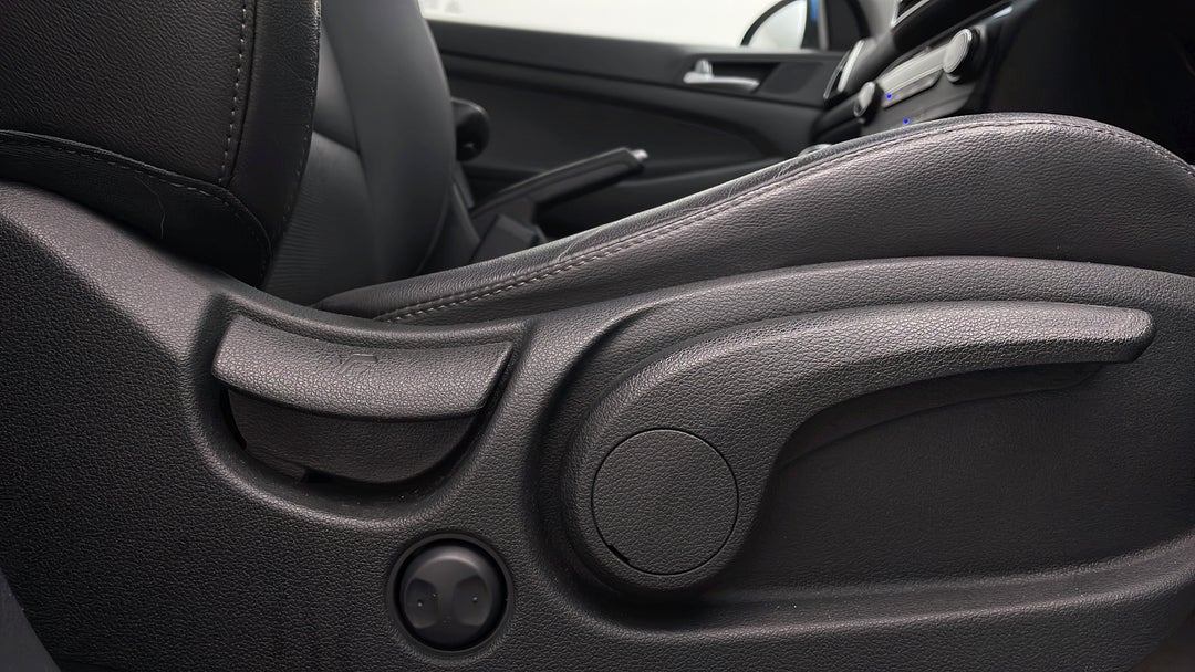 2020 Hyundai Tucson Active (2wd), Automatic, 33490 km, Drivers Side Adjustment Panel