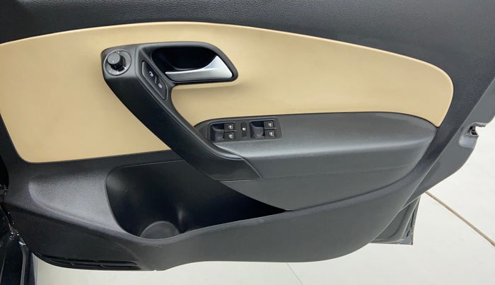 2016 Volkswagen Ameo HIGHLINE 1.5, Diesel, Manual, 42,972 km, Driver Side Door Panels Controls