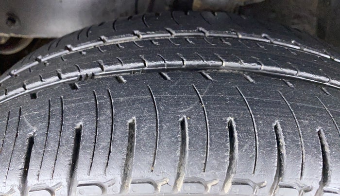 2017 Mahindra Kuv100 K2 D 6 STR, Diesel, Manual, 27,889 km, Left Front Tyre Tread