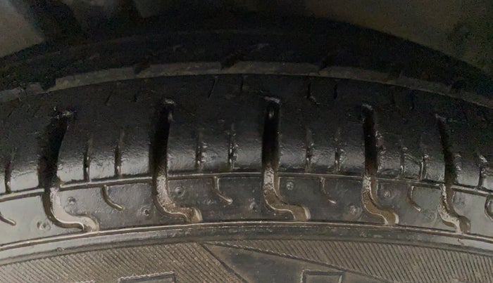 2016 Datsun Redi Go T (O), Petrol, Manual, 39,586 km, Left Front Tyre Tread