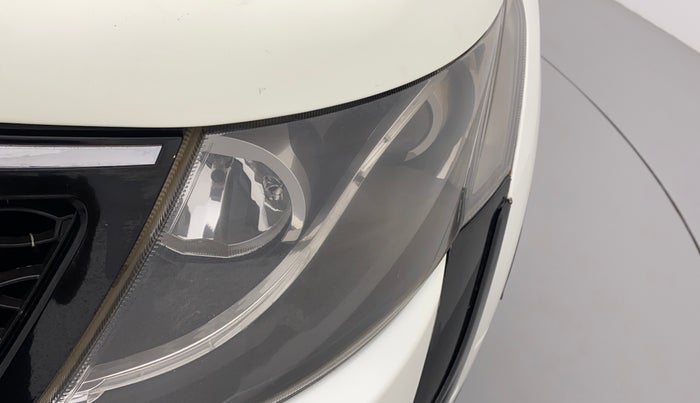 2017 Mahindra XUV500 W6, Diesel, Manual, 91,110 km, Left headlight - Faded