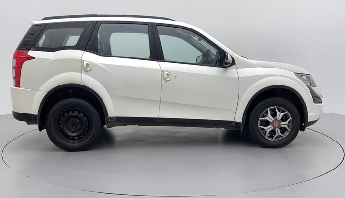 2017 Mahindra XUV500 W6, Diesel, Manual, 91,168 km, Right Side View