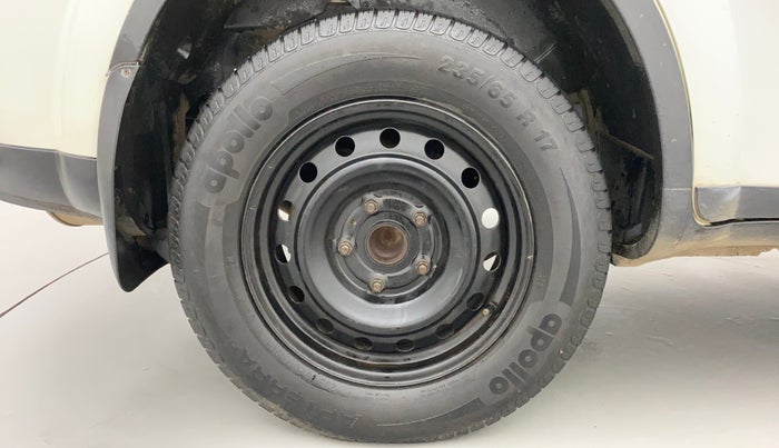 2017 Mahindra XUV500 W6, Diesel, Manual, 91,168 km, Right Rear Wheel