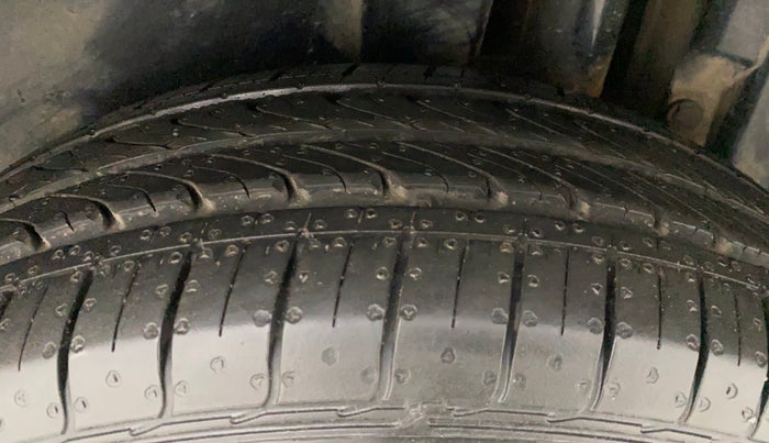 2016 Maruti Swift ZXI, Petrol, Manual, 67,415 km, Left Rear Tyre Tread