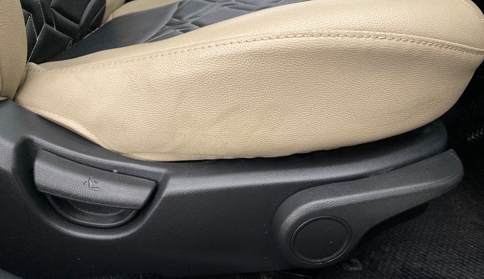 2018 Hyundai Xcent SX 1.2, Petrol, Manual, 13,954 km, Driver Side Adjustment Panel