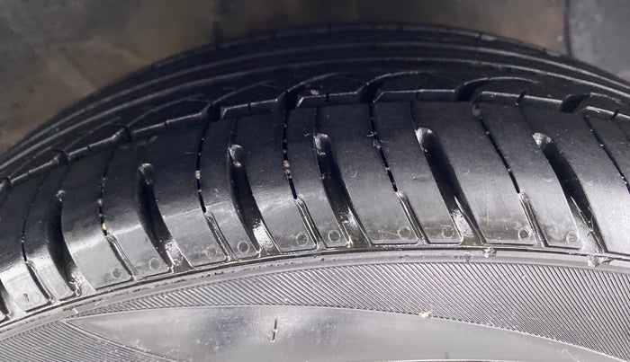 2018 Hyundai Xcent SX 1.2, Petrol, Manual, 13,954 km, Left Front Tyre Tread