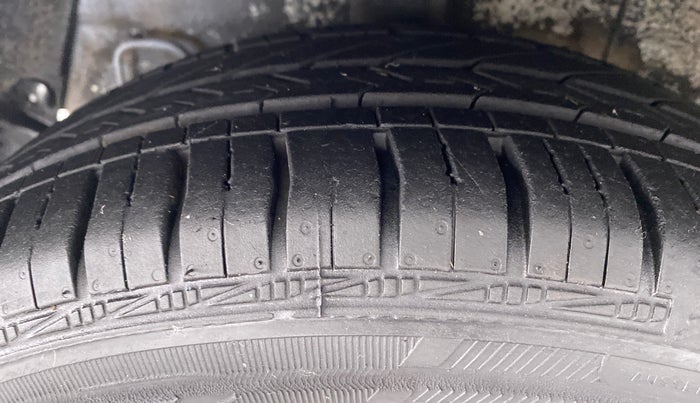 2018 Hyundai Xcent SX 1.2, Petrol, Manual, 13,954 km, Right Front Tyre Tread
