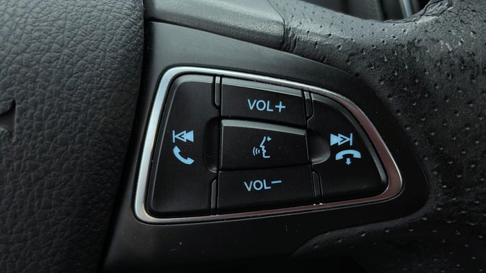 FORD FOCUS-Drivers Control