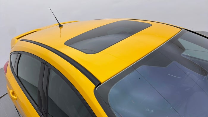 FORD FOCUS-Roof/Sunroof View