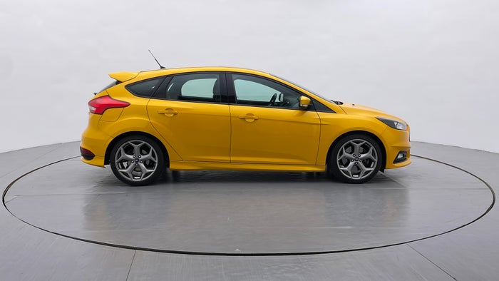 FORD FOCUS-Right Side View