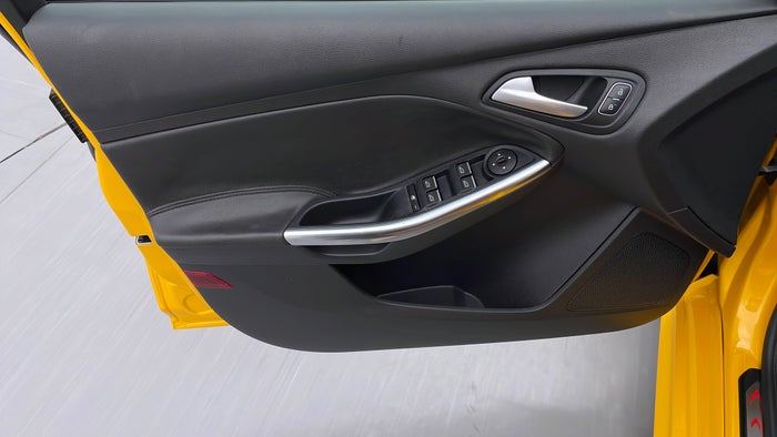 FORD FOCUS-Driver Side Door Panels Controls