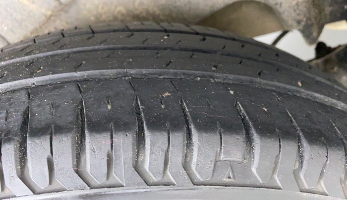 2017 Maruti Dzire VXI, Petrol, Manual, 31,901 km, Right Rear Tyre Tread