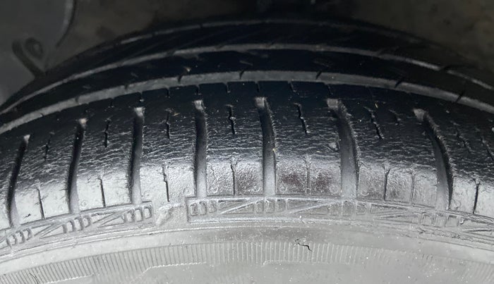 2015 Hyundai Xcent 1.2 S VTVT, Petrol, Manual, 58,726 km, Left Front Tyre Tread