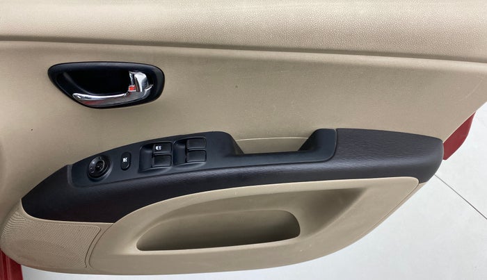 2013 Hyundai i10 MAGNA 1.2 KAPPA2, Petrol, Manual, 60,070 km, Driver Side Door Panels Control