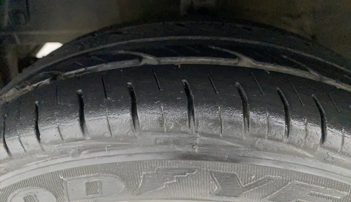 2015 Hyundai Eon ERA +, Petrol, Manual, 59,721 km, Left Front Tyre Tread