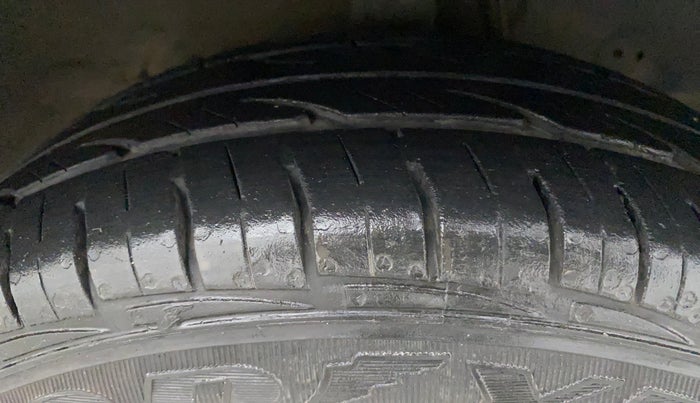 2015 Hyundai Eon ERA +, Petrol, Manual, 59,721 km, Right Front Tyre Tread