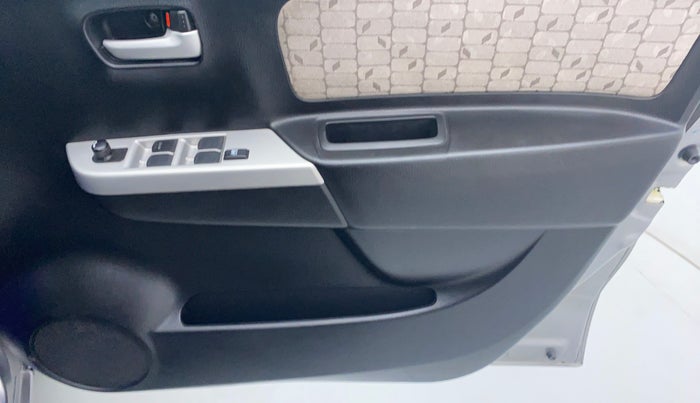 2015 Maruti Wagon R 1.0 VXI, Petrol, Manual, 13,908 km, Driver Side Door Panels Control