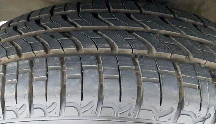 2015 Maruti Wagon R 1.0 VXI, Petrol, Manual, 13,908 km, Left Front Tyre Tread