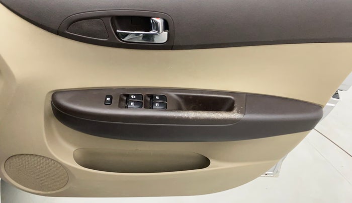 2010 Hyundai i20 MAGNA O 1.2, Petrol, Manual, 46,072 km, Driver Side Door Panels Control