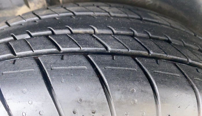 2015 Maruti Ertiga VXI, Petrol, Manual, 48,395 km, Right Rear Tyre Tread
