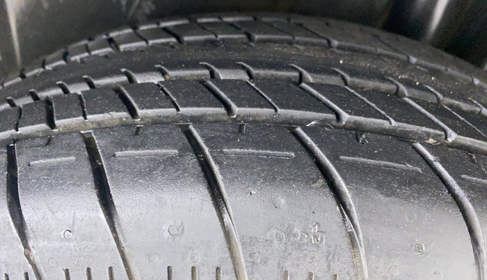 2015 Maruti Ertiga VXI, Petrol, Manual, 48,395 km, Left Rear Tyre Tread