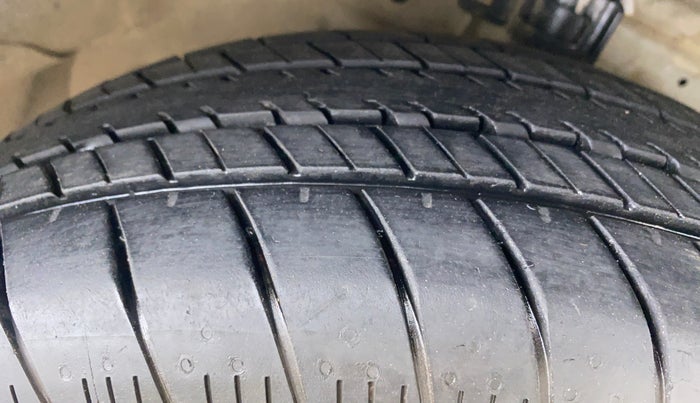 2015 Maruti Ertiga VXI, Petrol, Manual, 48,395 km, Right Front Tyre Tread