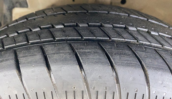 2015 Maruti Ertiga VXI, Petrol, Manual, 48,395 km, Left Front Tyre Tread