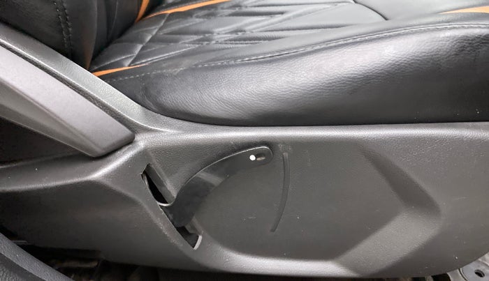 2019 Ford FREESTYLE TITANIUM PLUS 1.2 PETROL, Petrol, Manual, 76,256 km, Driver seat - Folding lever cover has minor damage