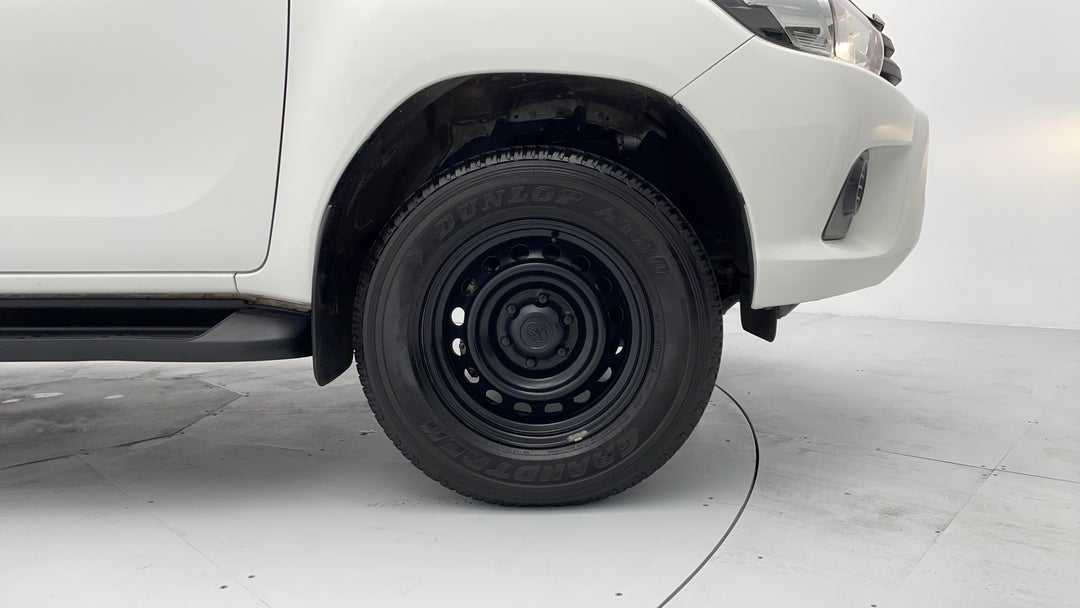 2017 Toyota Hilux Sr Hi-rider, Automatic, 98988 km, Right Front Wheel