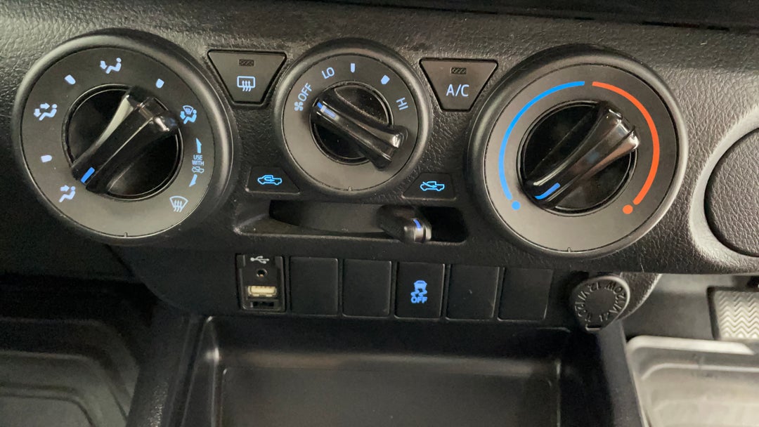 2017 Toyota Hilux Sr Hi-rider, Automatic, 98988 km, Climate Control