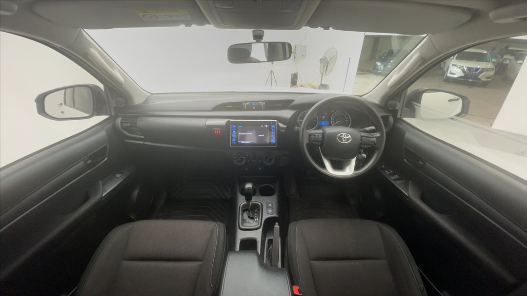 2017 Toyota Hilux Sr Hi-rider, Automatic, 98988 km, Dashboard View