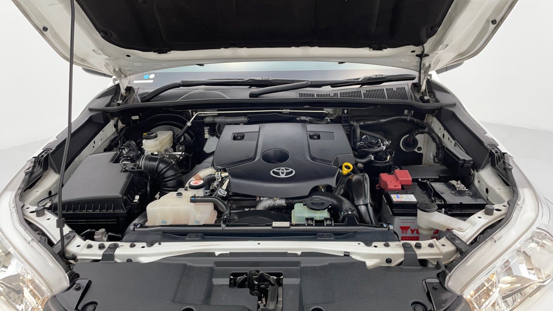 2017 Toyota Hilux Sr Hi-rider, Automatic, 98988 km, Open Bonet (Engine) View