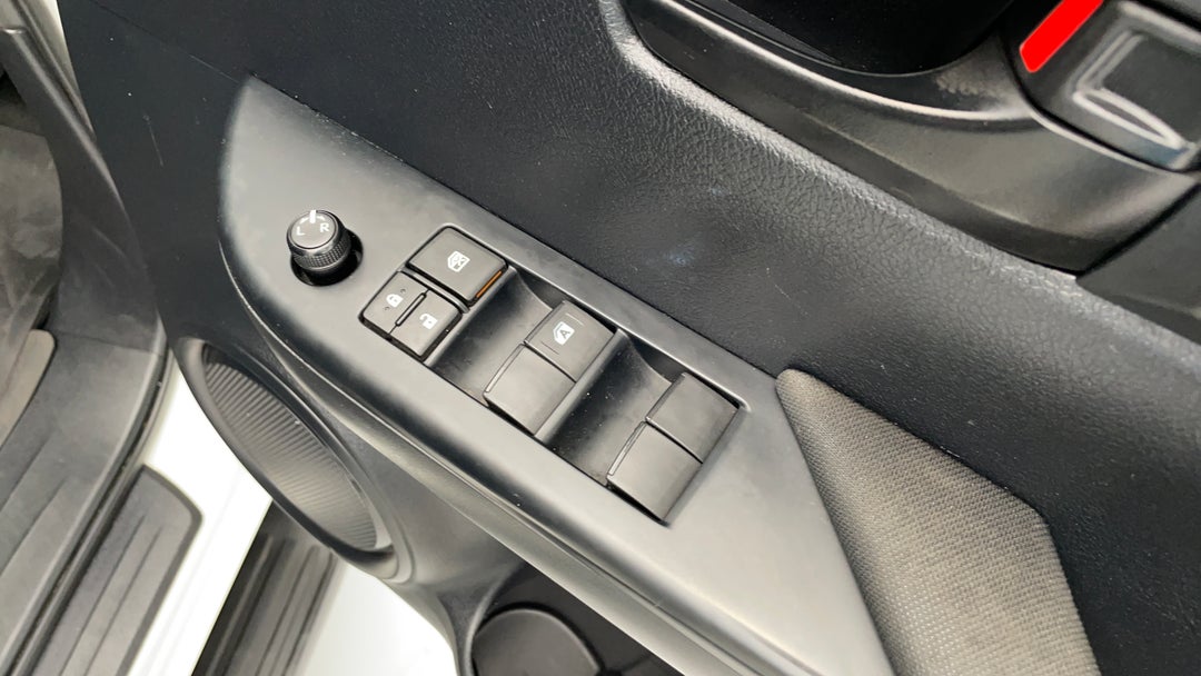 2017 Toyota Hilux Sr Hi-rider, Automatic, 98988 km, Driver Side Door Panel