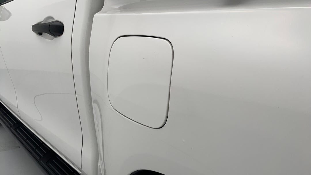 2017 Toyota Hilux Sr Hi-rider, Automatic, 98988 km, Fuel Door Scratch